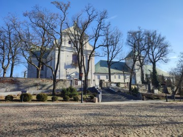 Zapraszamy na zimowe spacery do Lasu Łagiewnickiego - Klasztor i Kościół oo. Franciszkanów fot. O PKWŁ, 